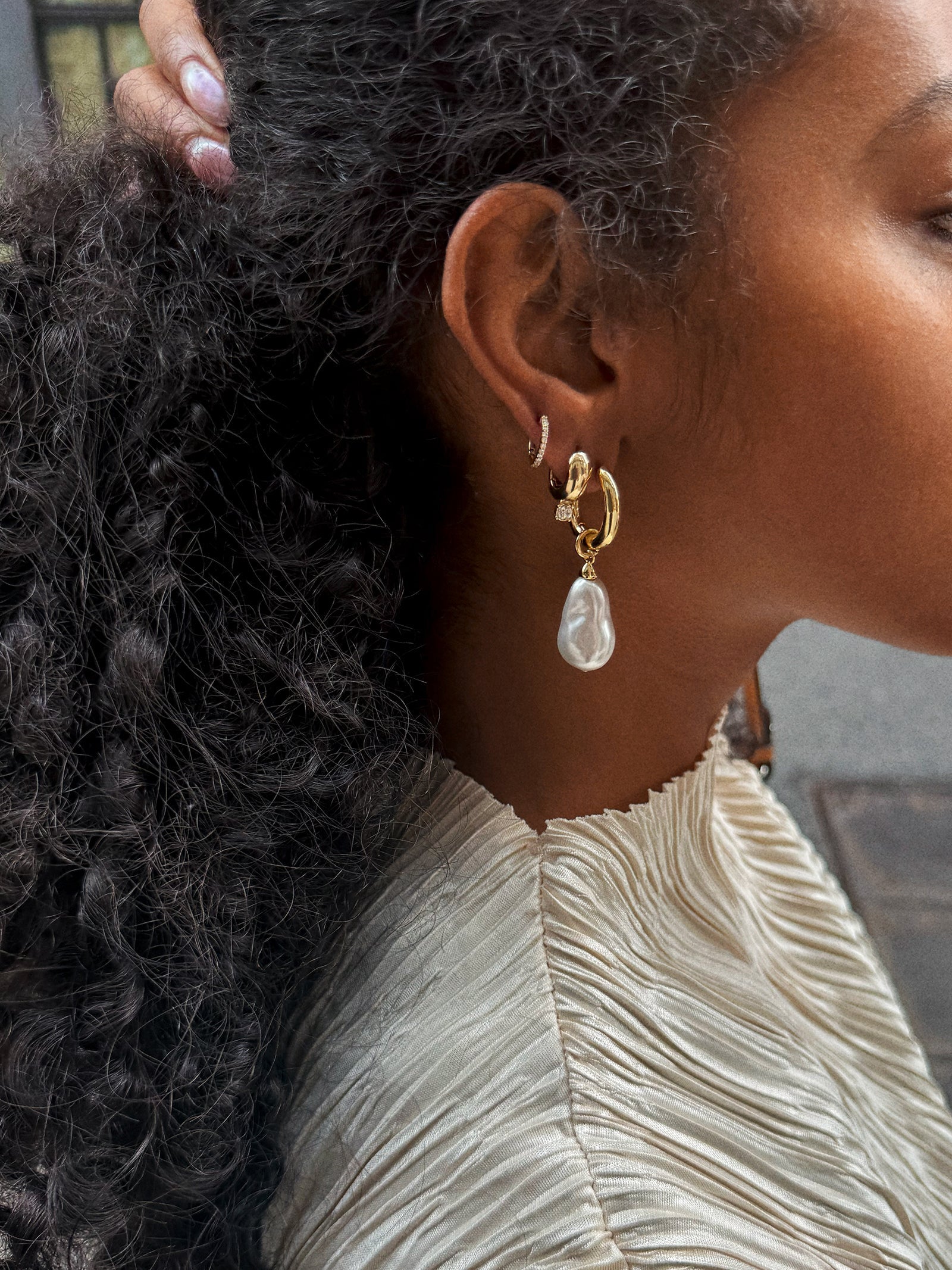 Teagan Pearl Earrings - Gold/Pearl