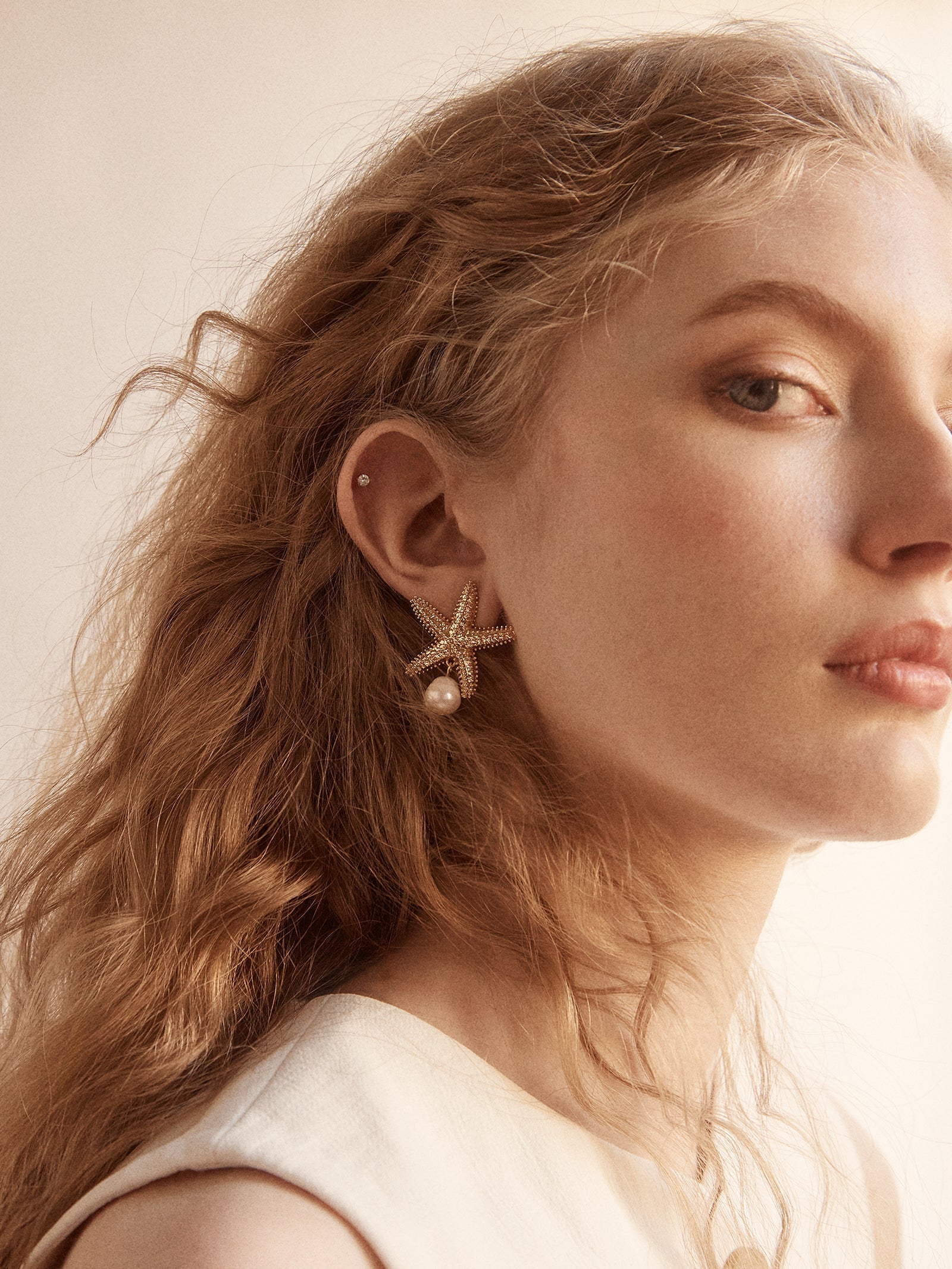 Alana Starfish Earrings - Gold/Pearl